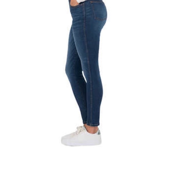 -Kirkland Signature Women’s High Rise Skinny Jeans - Picture 3 of 6